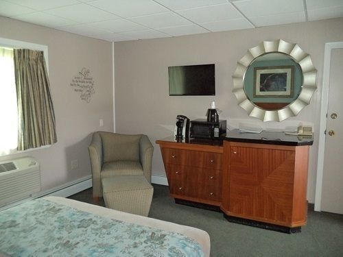 Colonial Valley Motel
